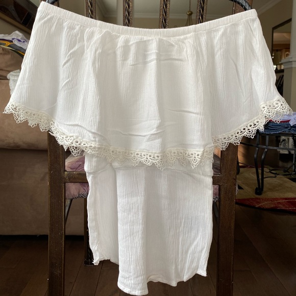 Le Château Off-Shoulder Lace Trim Blouse - Picture 2 of 3